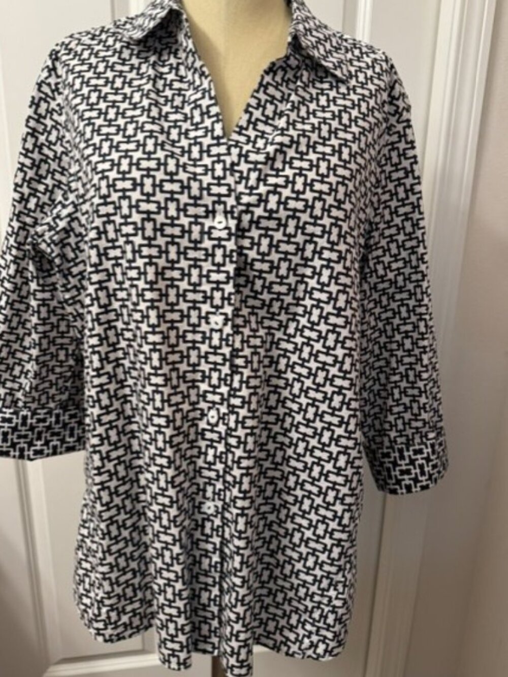 FOXCROFT Black & White Print (Size XXL)